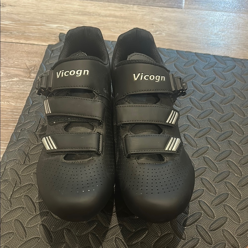 Brand new men’s spin shoes